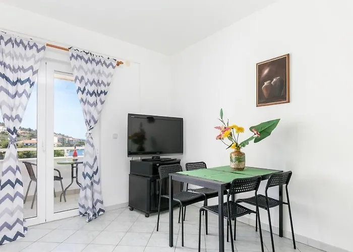 Sanmarina アパート *